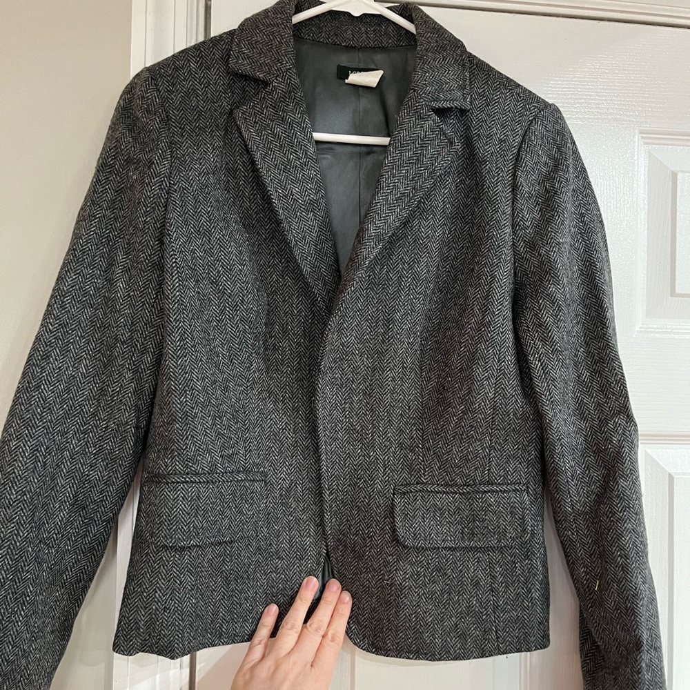 Women’s J. Crew grey herringbone blazer in 100% wool. Size 6
